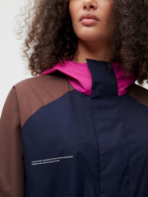 bunda z recyklovaného nylonového farebného bloku ženy NXTFX6481 námornícka modrá Pangaia oblečenie