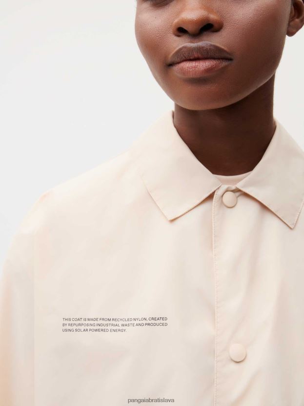 trenčkot z recyklovaného nylonu ženy NXTFX6477 piesku Pangaia oblečenie